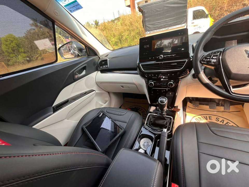 Mahindra Xuv300 Ax5 Petrol 2024