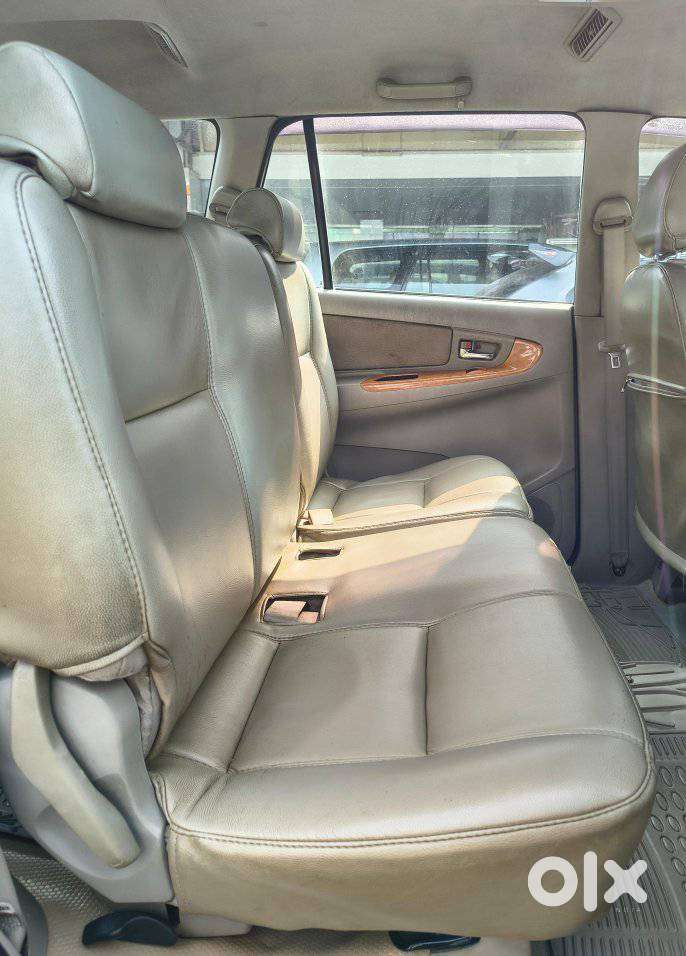 Toyota Innova 2.5 Vx (diesel) 8 Seater Bs Iv, 2011, Diesel