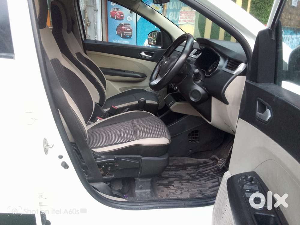 Renault Triber Rxz, 2022, Petrol