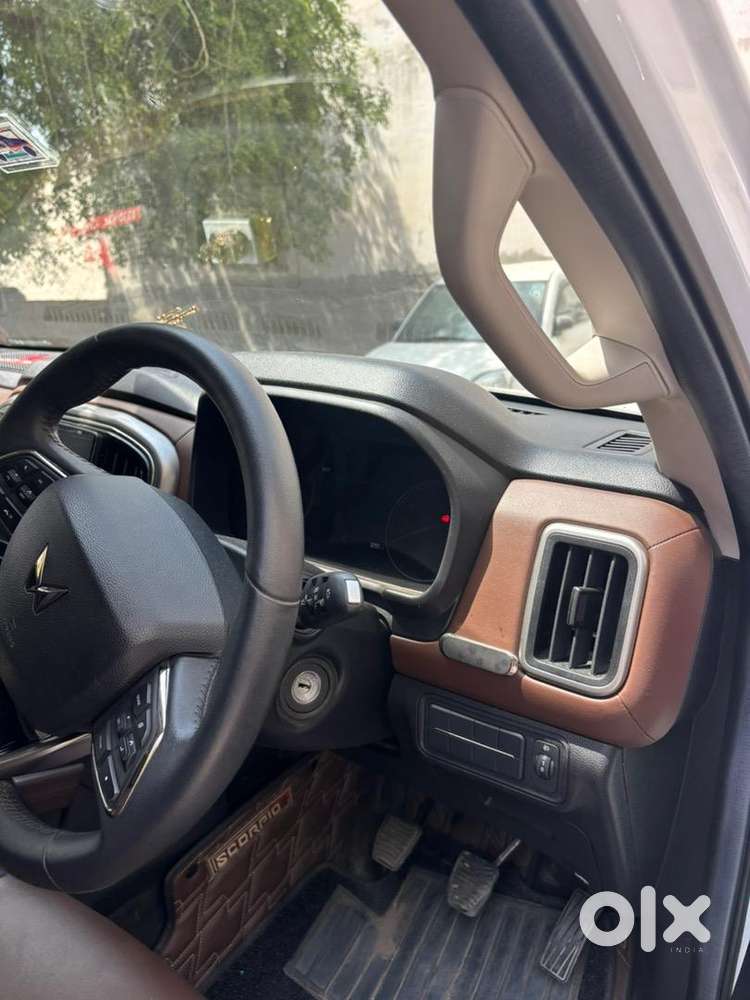 Mahindra Petrol Car 2025
