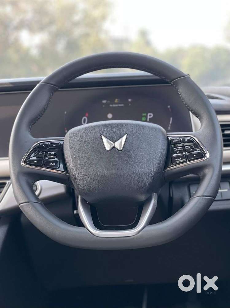 Mahindra Xuv700 Ax7l 6 Str At, 2024, Petrol