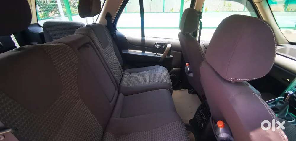 Tata Safari Storme 2015