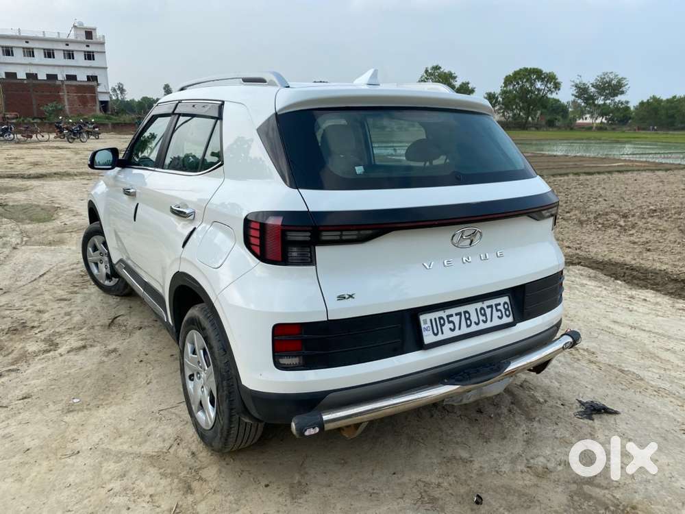 Hyundai Venue 2023 Petrol Well Maintained