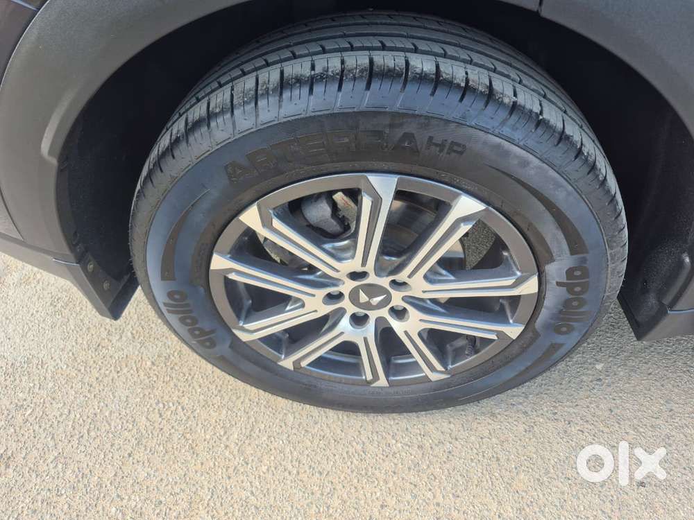 Mahindra Xuv700 2.0 Ax 7 Petrol Mt Str, 2024, Petrol