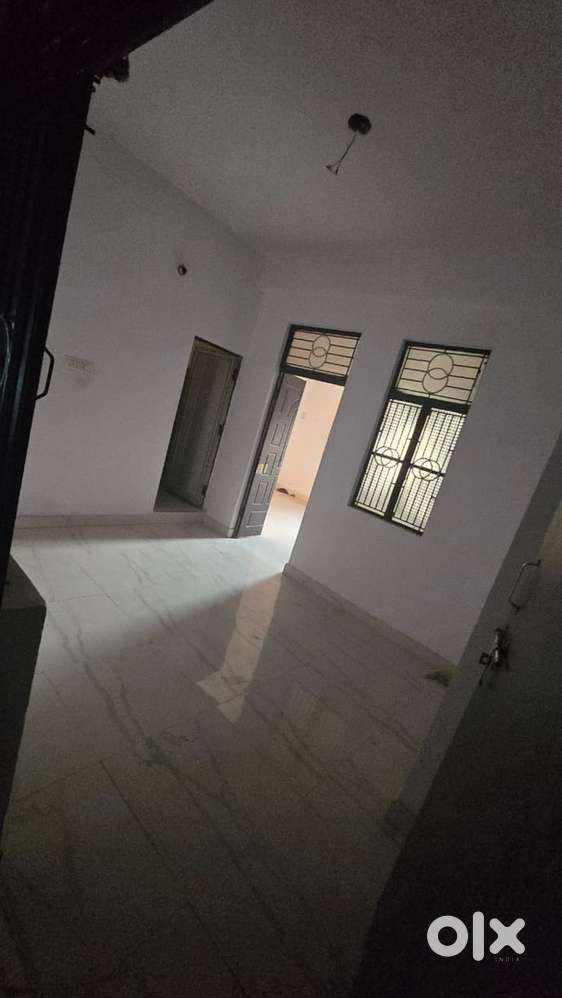 Flat available for Girls,small family