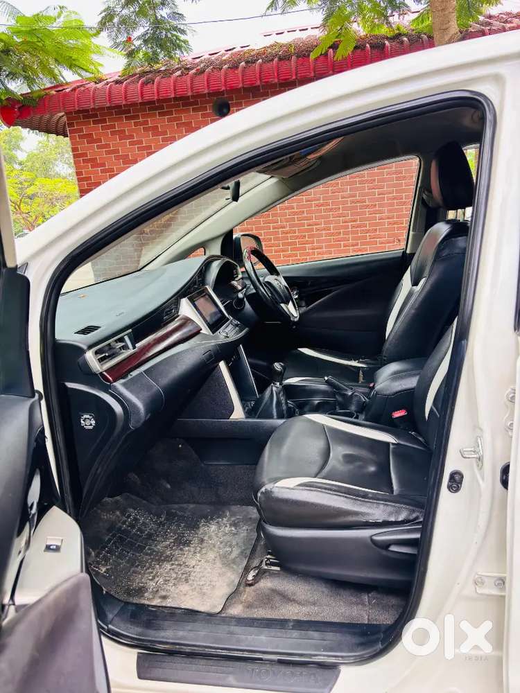 Toyota Innova Crysta 2016 Diesel 130000 Km Driven