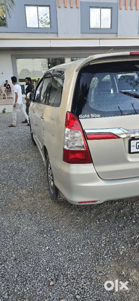 Toyota Innova Car 2.5v 7 Setar