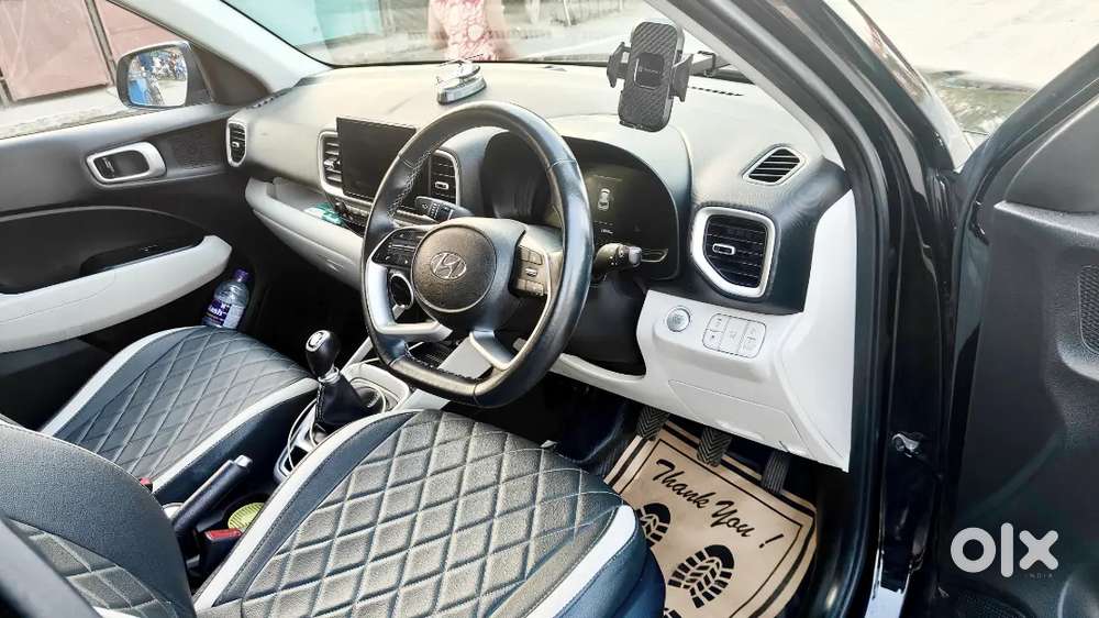 Hyundai Venue 2024 Petrol Well Maintained