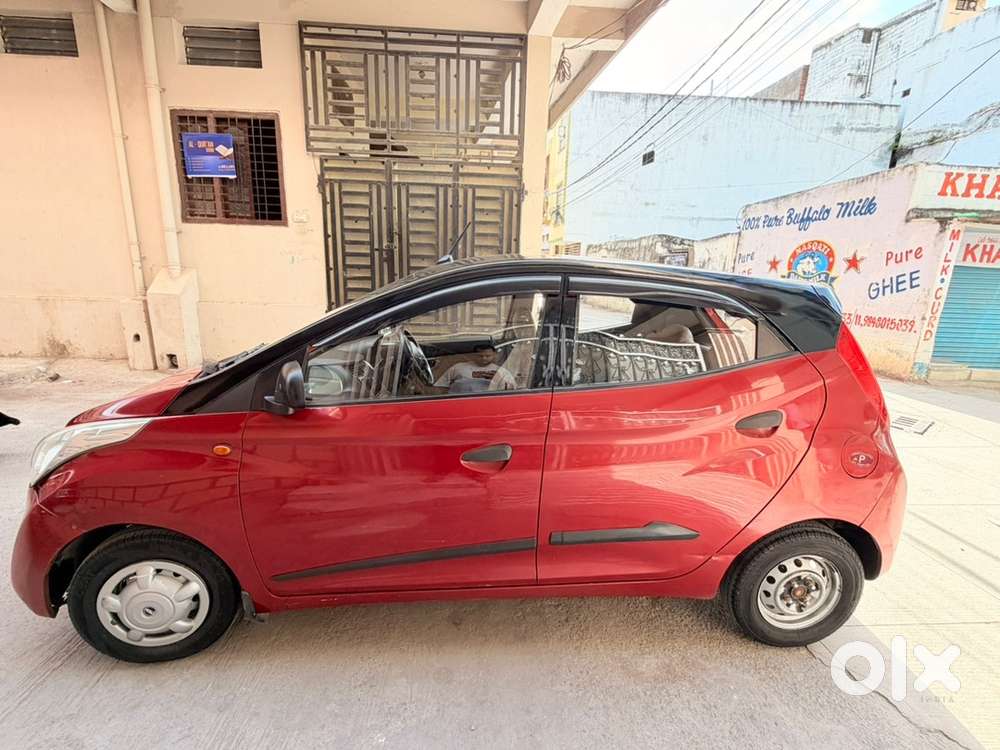 Hyundai Eon Dlite+ Red