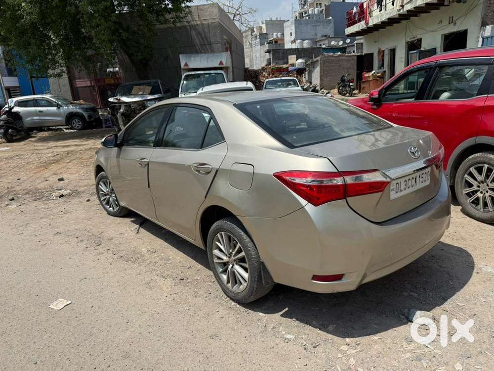 Toyota Corolla Altis 2015 Petrol Well Maintained