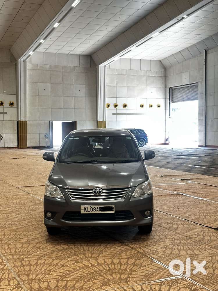 Toyota Innova 2009-2011 2.5 E 7 Str, 2012, Diesel