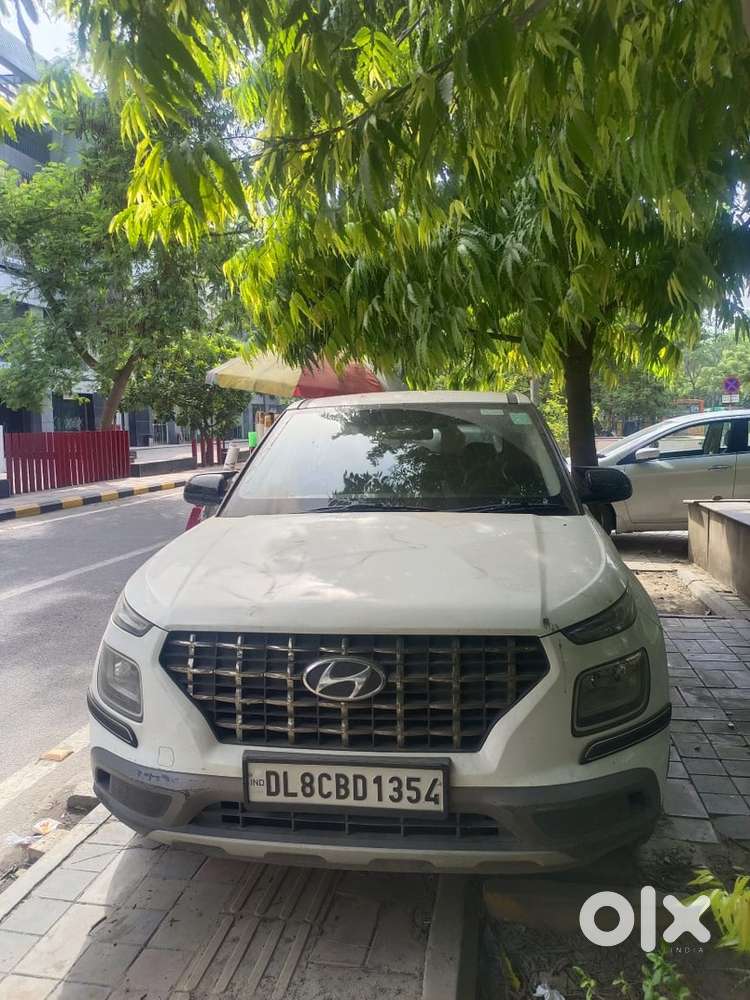 Hyundai Venue 2022 Petrol 40000 Km Driven