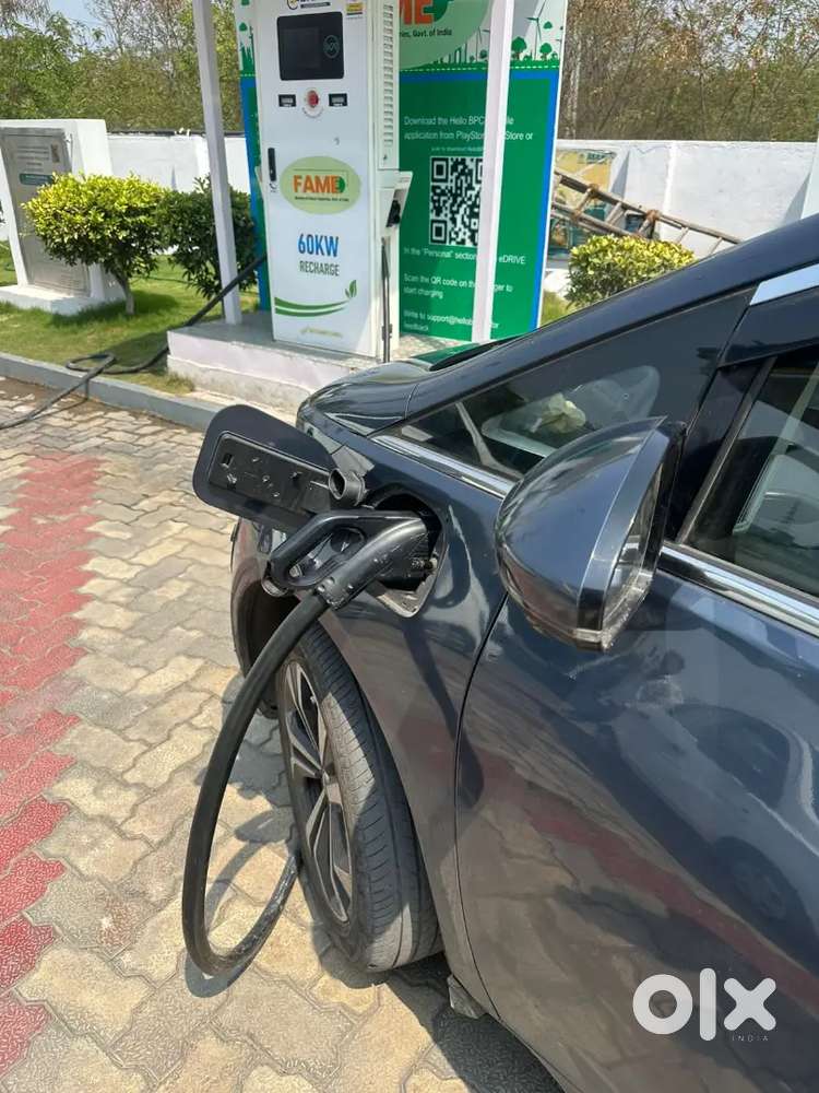 Mg Windsor Ev Top Condition  11,650 Km Driven  Extra Accessories