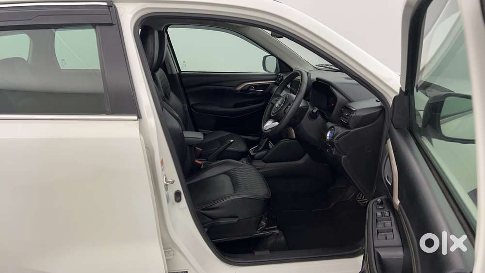 Maruti Suzuki Grand Vitara 1.5 Alpha Plus Intelligent Hybrid Ecvt, 2..
