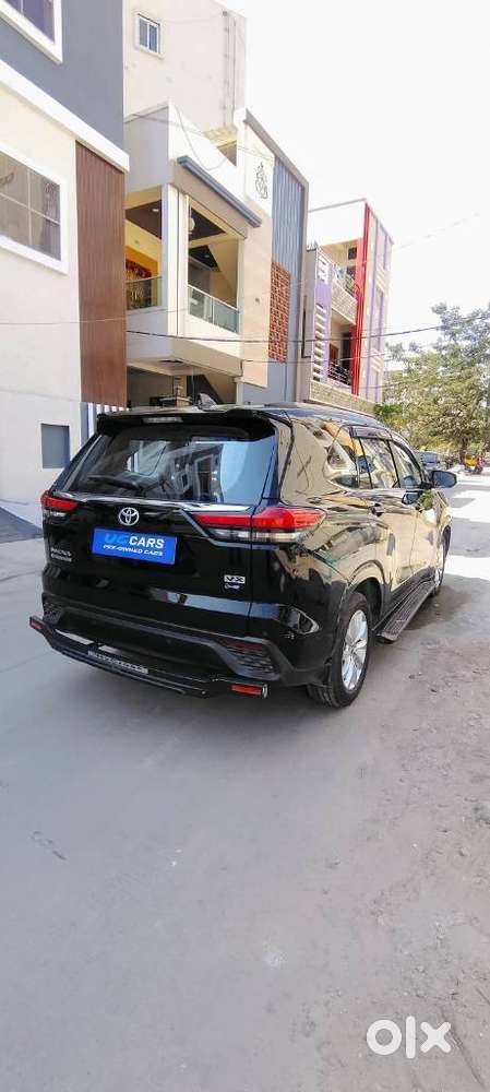 Toyota Innova Hycross 2.0 Vx (o) Hybrid 7 Str, 2025, Cng & Hybrids