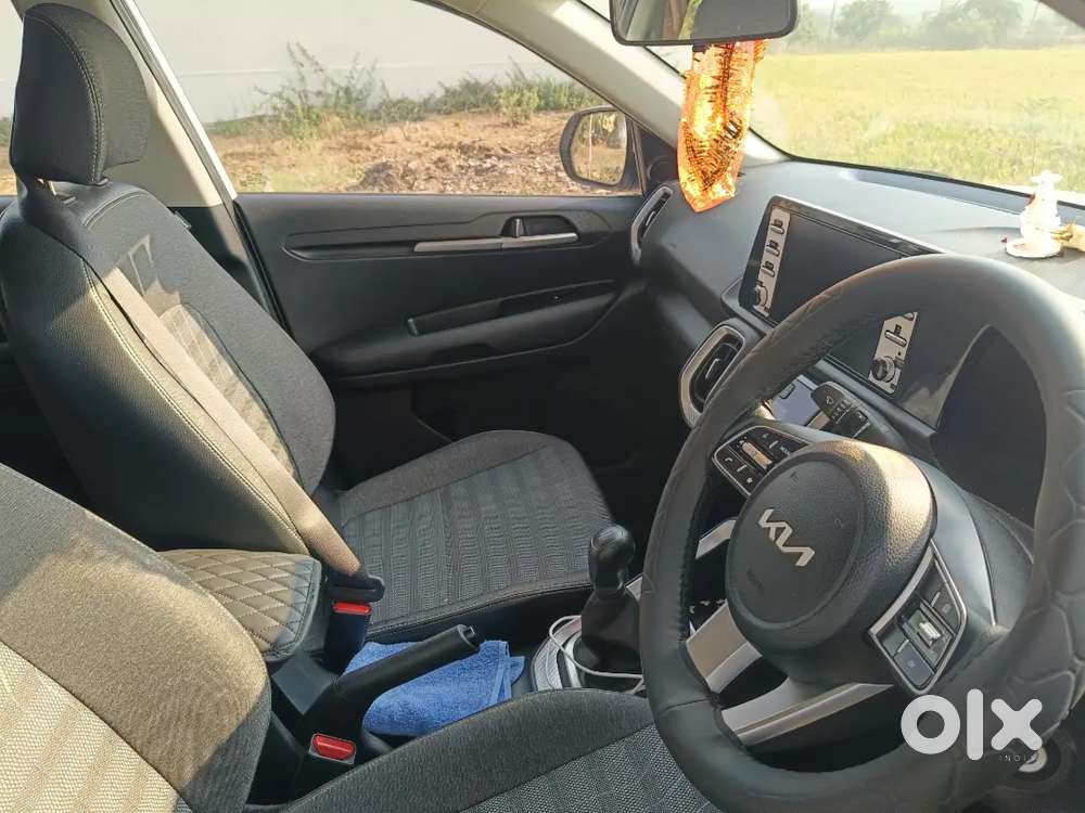 Kia Sonet 2023 Petrol 15000 Km Driven Showroom Track Available