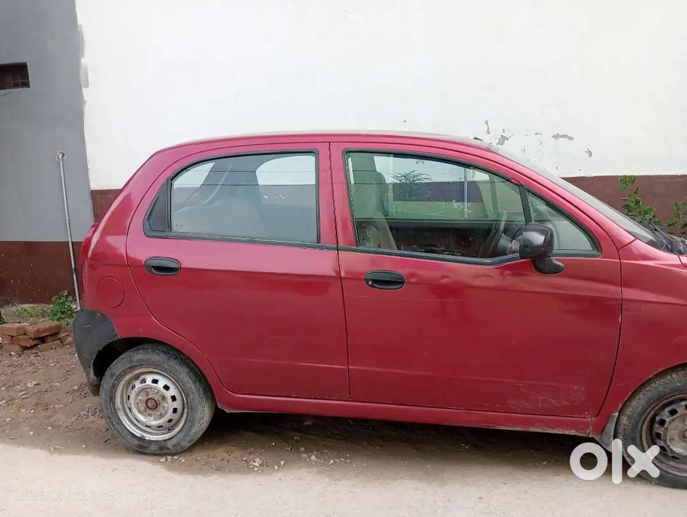 2009 Model Petrol Or Cng Cylinder Few Months Old The Car Only Park