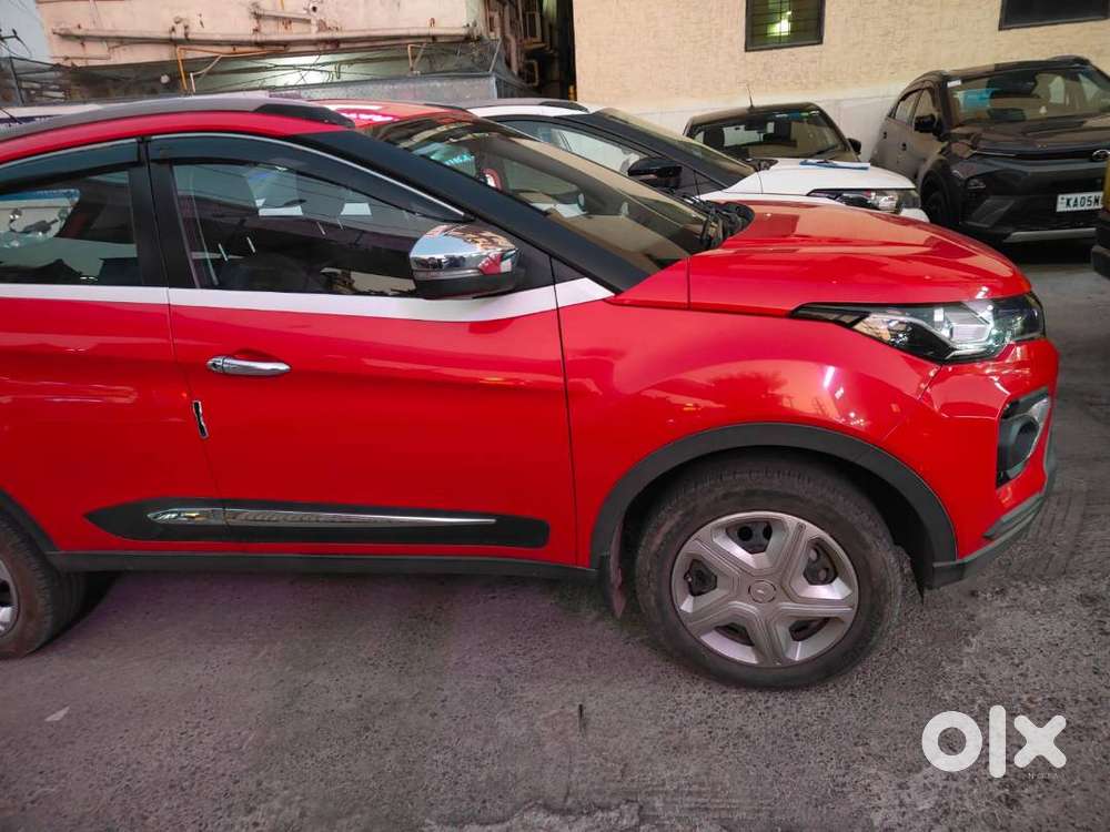 Red Nexon Amt, Sunroof, 10' Screen, Dash Camera