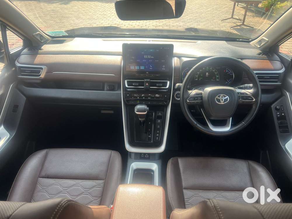 Toyota Innova Hycross 2.0 Zx (o) Hybrid 7 Str, 2023, Petrol