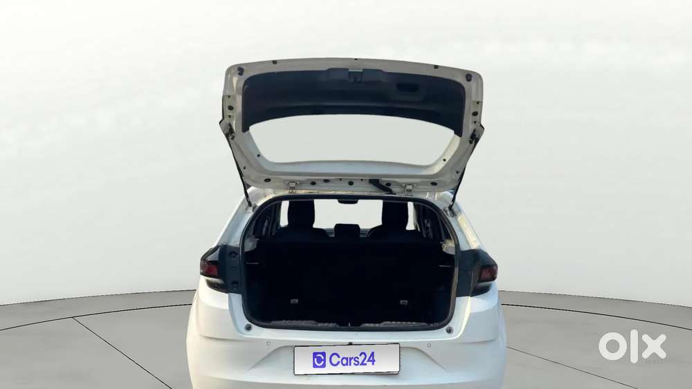 Tata Altroz 1.2 Xe, 2020, Petrol