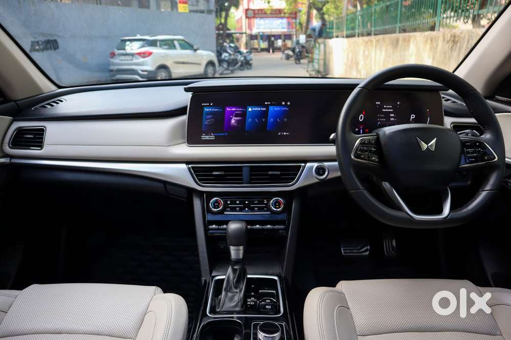 Mahindra Xuv700 2.0 Ax 7 Petrol At Luxury Pack Str, 2024, Petrol