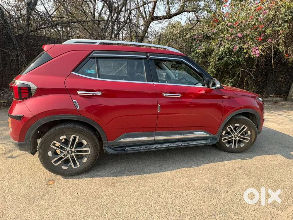 Hyundai Venue 2023 Diesel Well Maintained