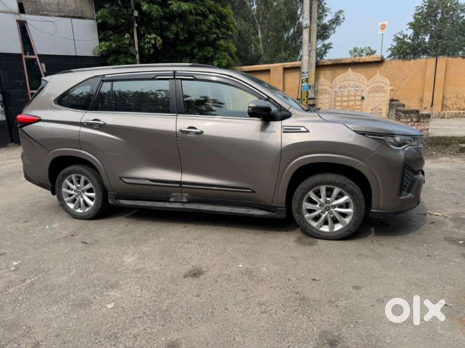 Toyota Innova Hycross 2.0 Vx (o) Hybrid 7 Str, 2024, Petrol