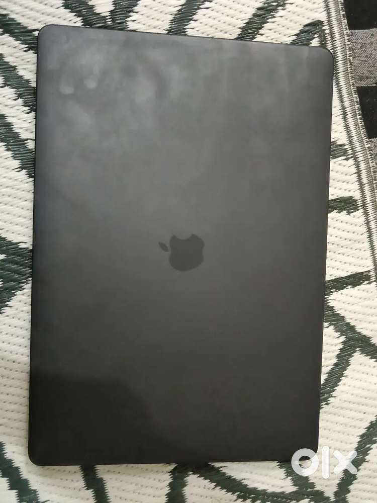 A2141 16 gb ram 512 gb SSD 5.5 gb graphics card 16inch display with to