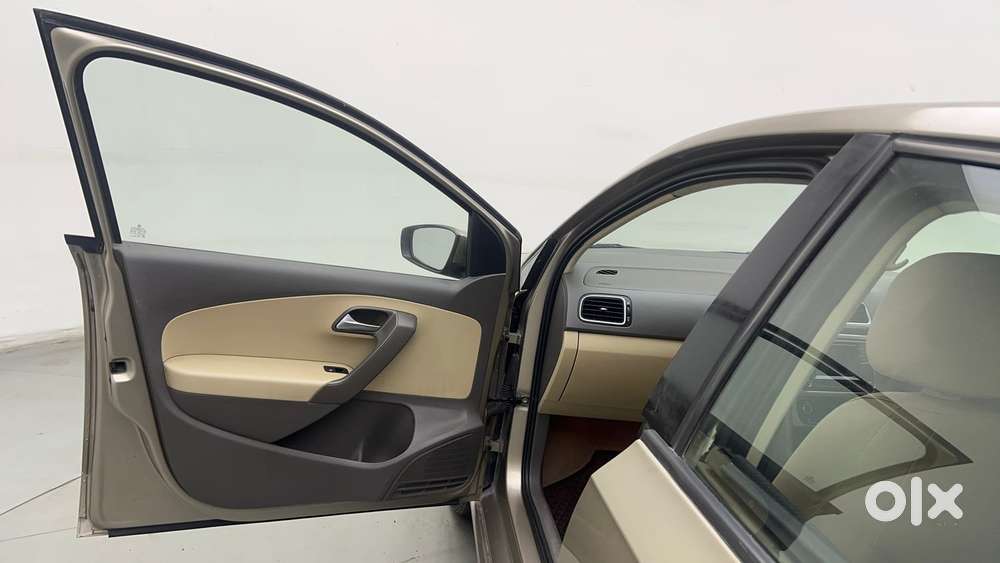 Volkswagen Vento 1.2 Tsi Highline At, 2016, Petrol