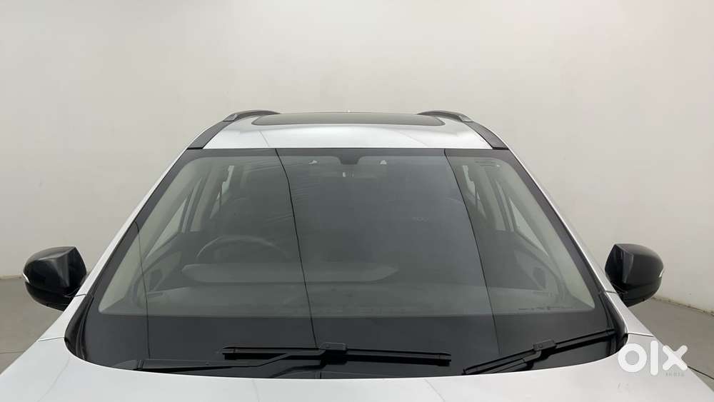 Mahindra Xuv700 2.2 Ax 5 Diesel At Str, 2022, Diesel