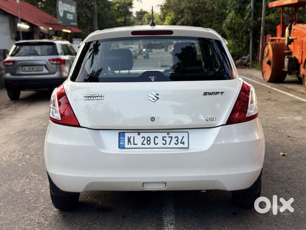 Maruti Suzuki Swift Lxi Option, 2017, Petrol