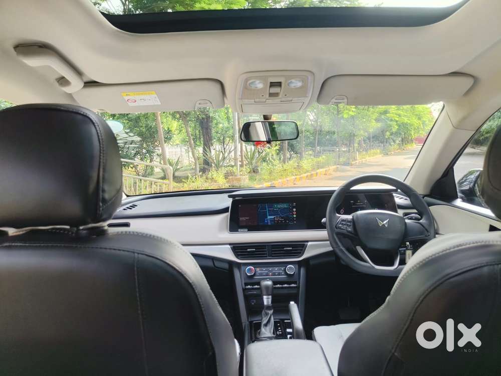 Mahindra Xuv700 2.2 Ax 5 Diesel At 7 Str, 2023, Diesel
