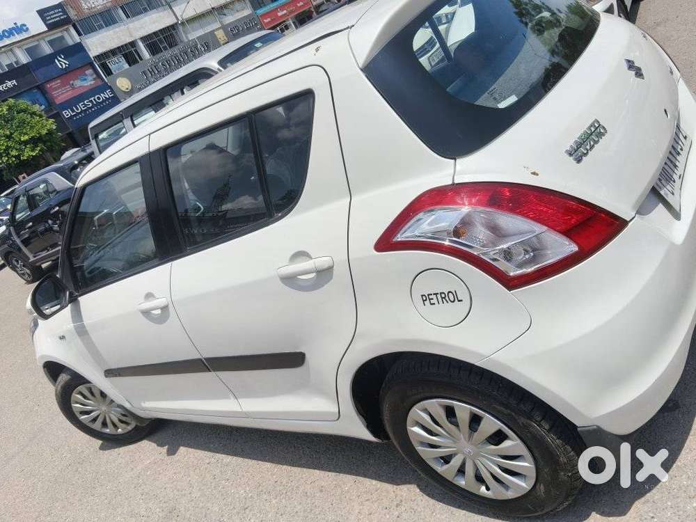 Maruti Suzuki Swift Vxi + Manual, 2014, Petrol