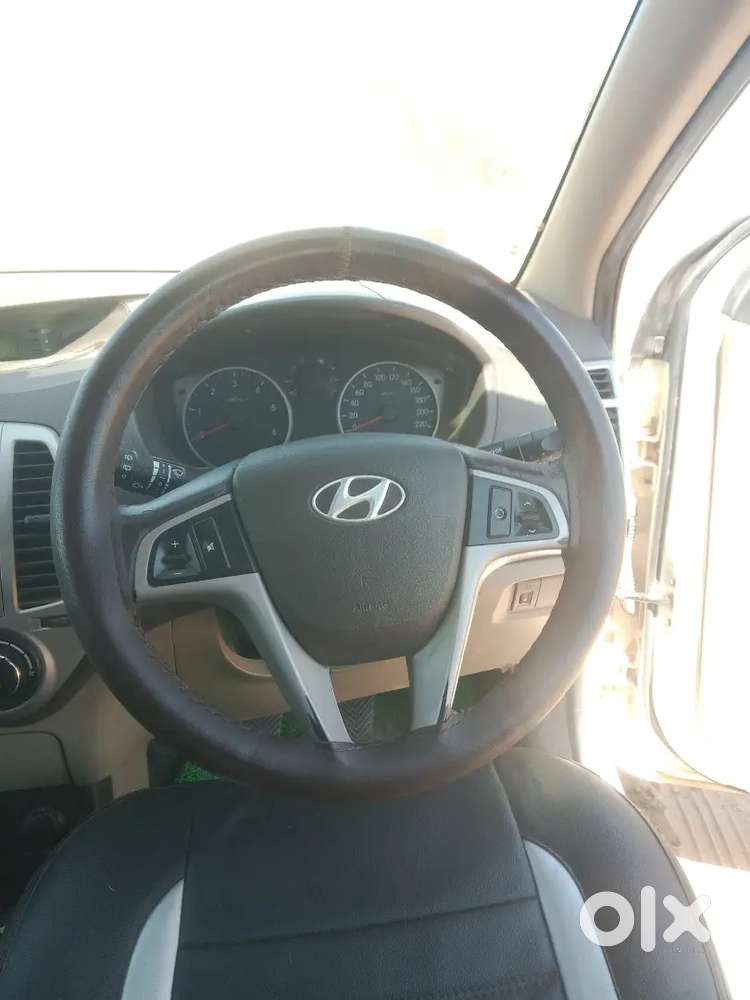 गाड़ी कंडीशन A1 80000 किलोमीटर चली हुई सेकंड ऑनर