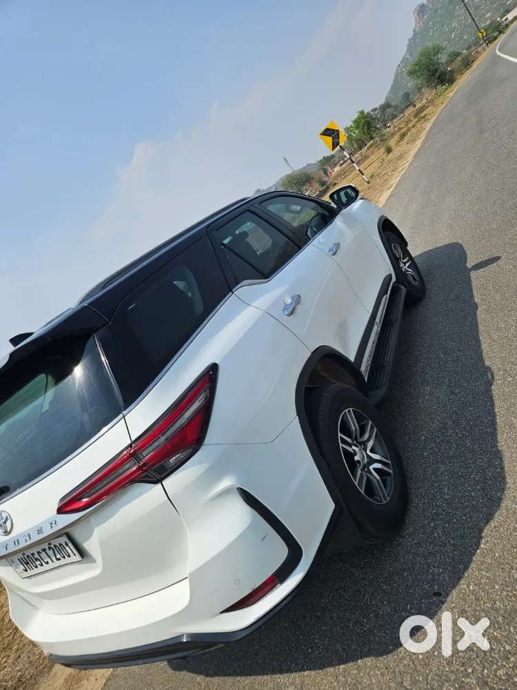 Toyota Fortuner Legender 2020 Variant