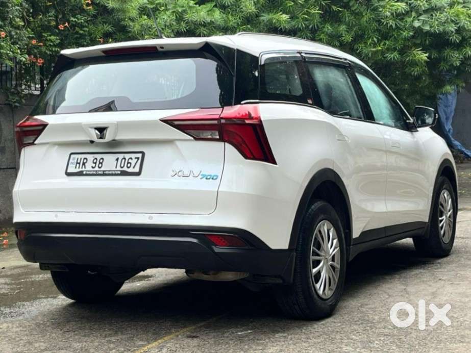 Mahindra Xuv700 2.0 Mx Petrol Mt 5 Str, 2024, Petrol
