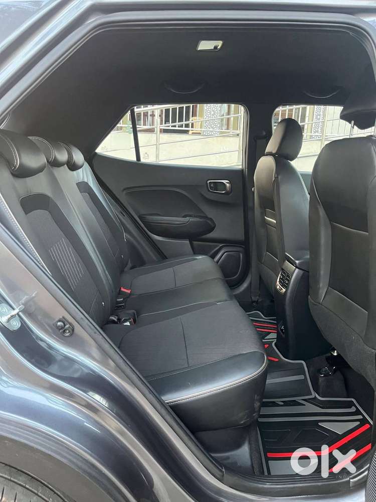 Hyundai Venue 2024 Petrol Well Maintained