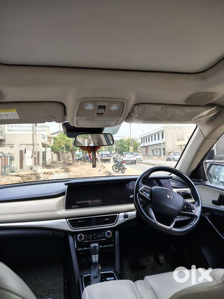 Mahindra Xuv700 Petrol 2023 Model