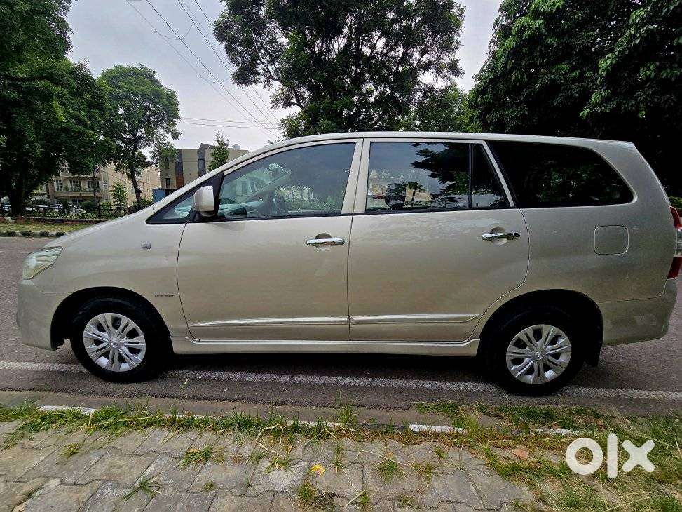 Toyota Innova 2.5 G (diesel) 7 Seater Bs Iv, 2015, Diesel