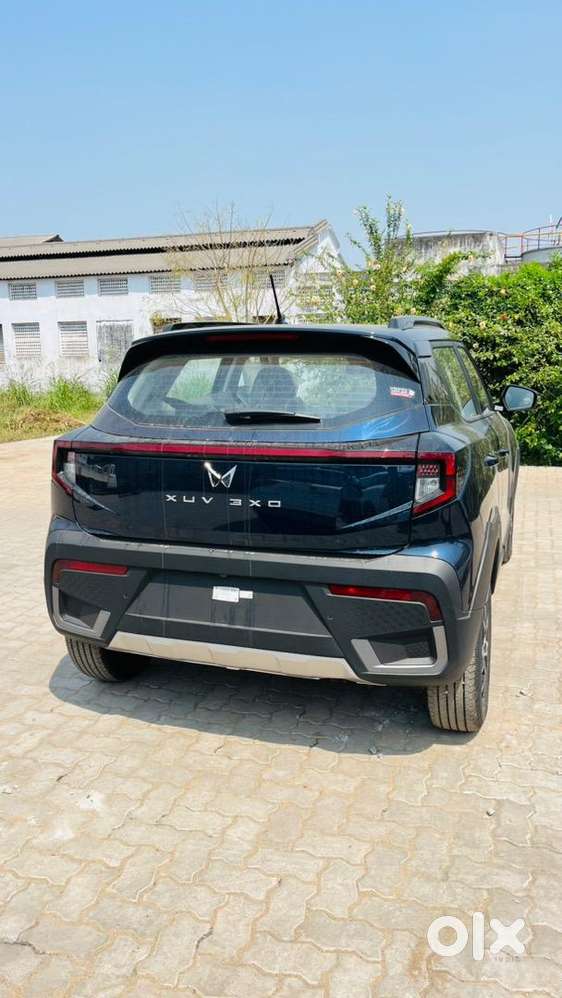 Mahindra Manual Petrol 2025 Car