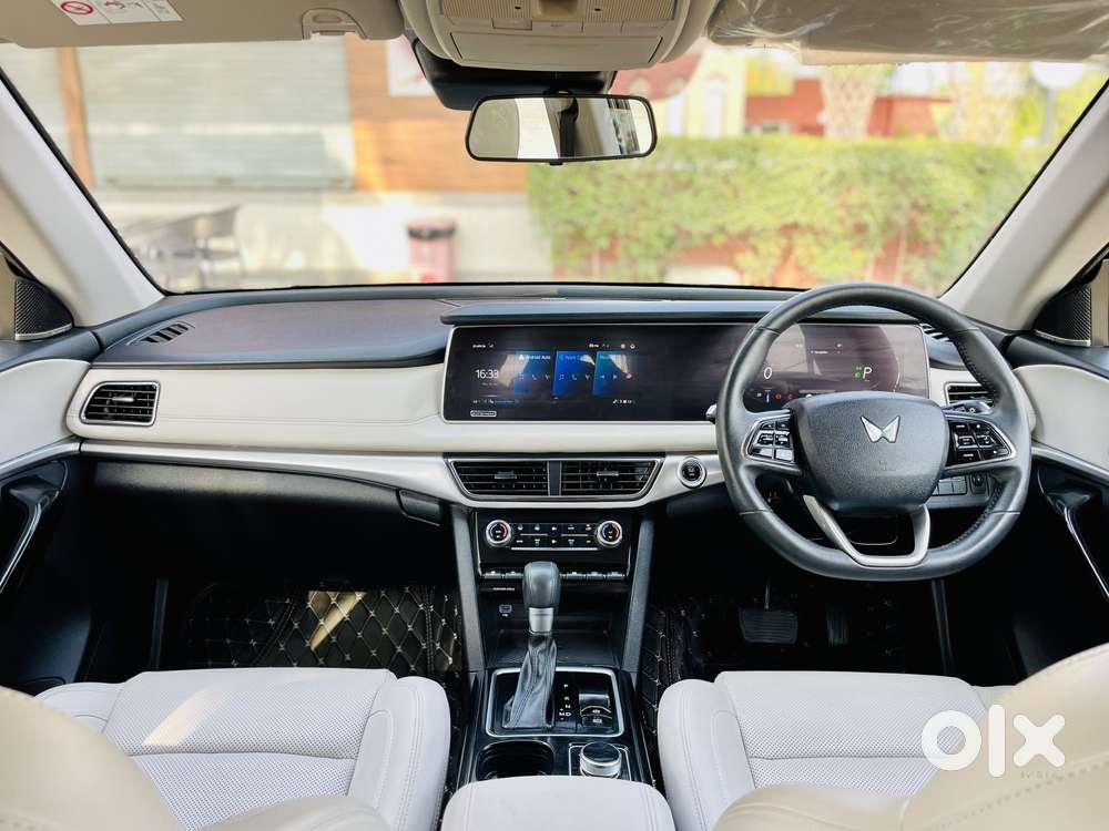 Mahindra Xuv700 2.2 Ax 7 Diesel At Luxury Pack Str, 2024, Diesel