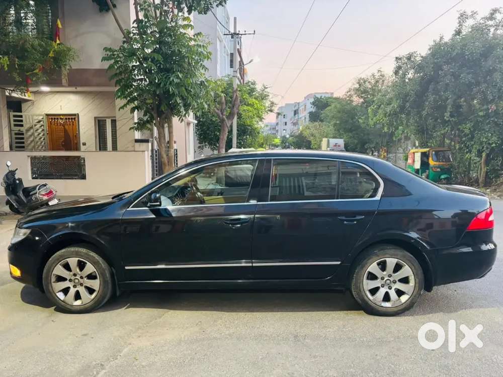 Skoda Superb 2011 Petrol 85000 Km Driven