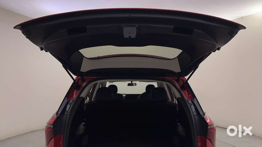 Mahindra Xuv700 2.0 Ax 3 Petrol At 5 Str, 2022, Petrol