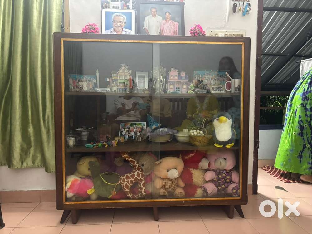 Old model showcase for sale (showcase only)
