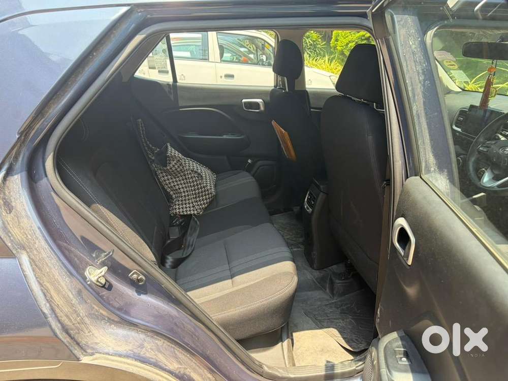 Hyundai Venue 2022 Petrol 64500 Km Driven And Well Maintained 1st Owne