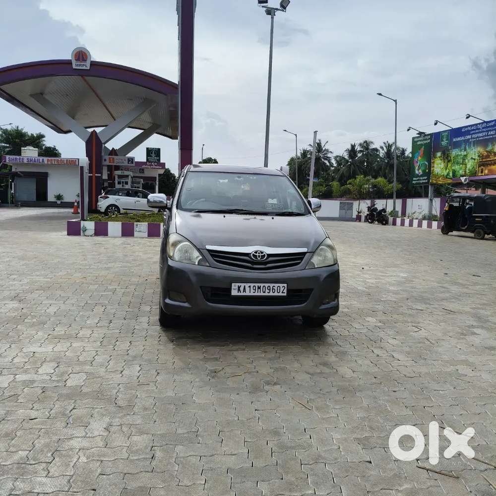 Toyota Innova 2010 Petrol Well Maintained