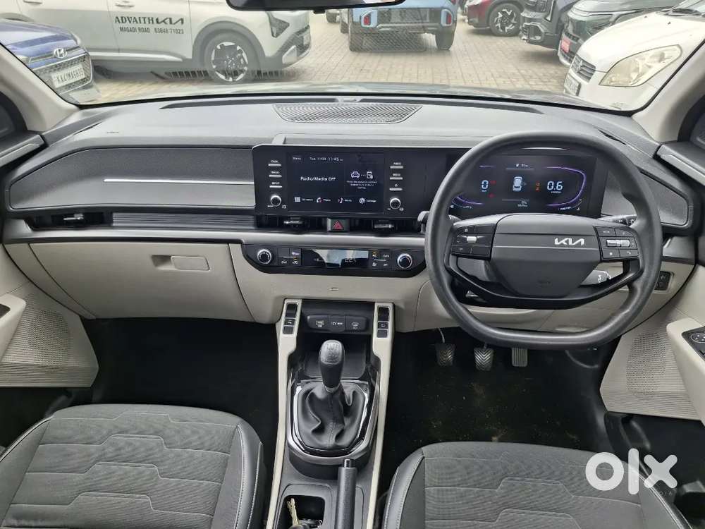 Kia Carens Clavis 2025 Petrol 5500 Km Driven