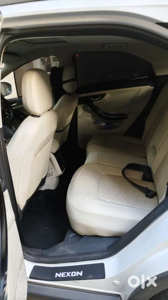 Tata Nexon Amt Diesel 2022 With Sunroof