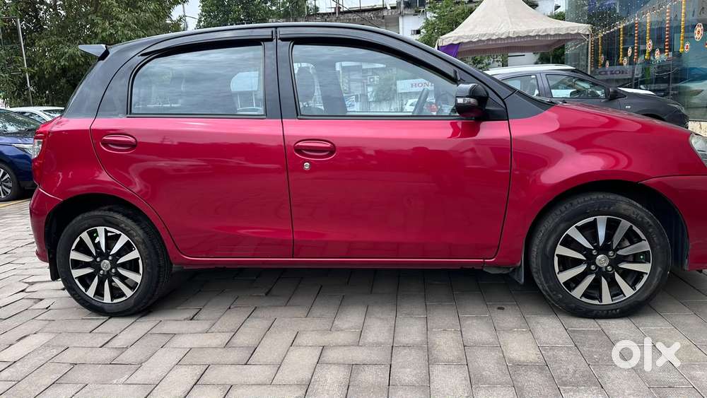 Toyota Etios Liva V Dual Tone, 2019, Petrol