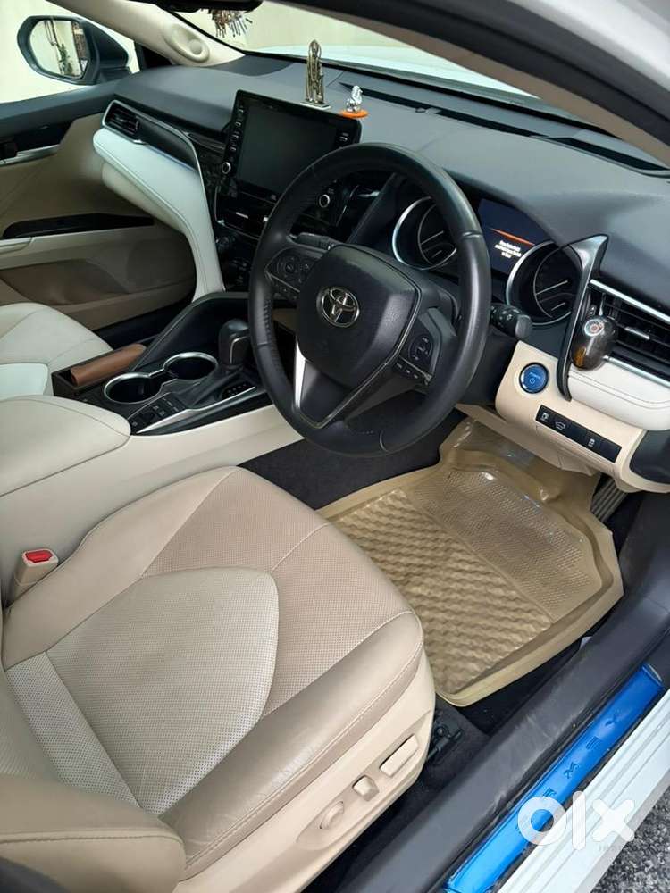 Toyota Camry 2024 Petrol 3400 Km Doctor Driven In Show Room Condition